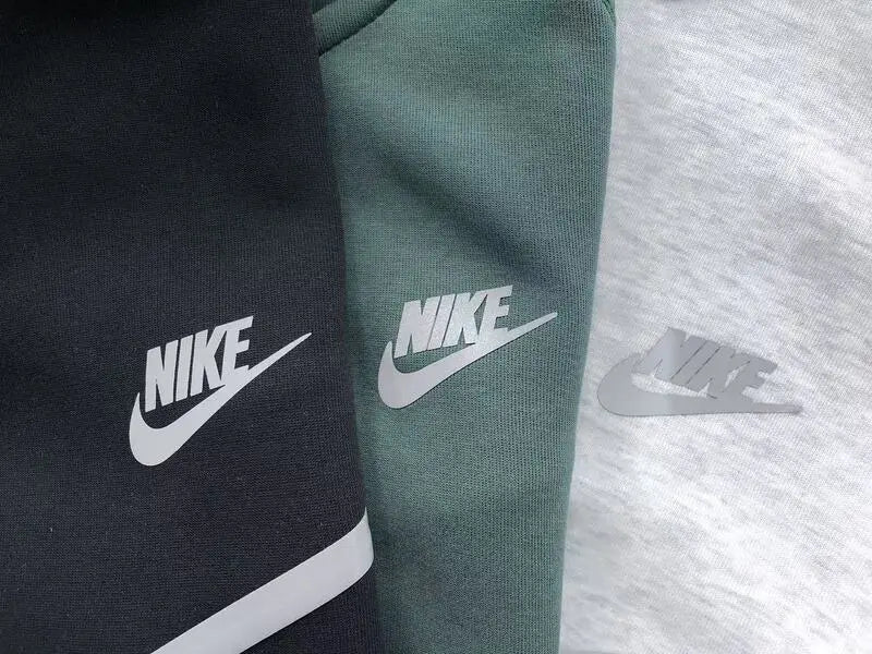 Nike Tech Fleece Green (reflective) -   The Plug 