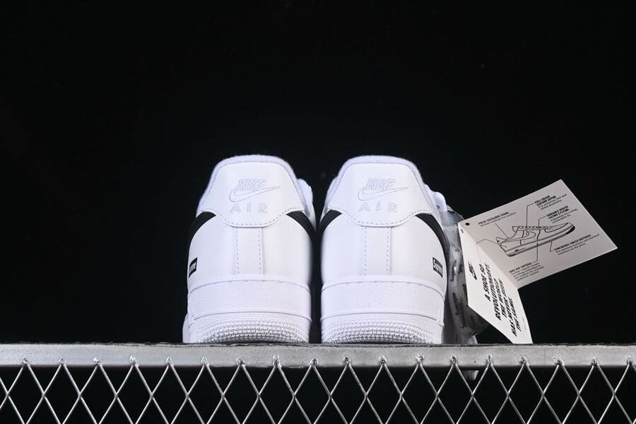Air Force 1 Low White x Supreme