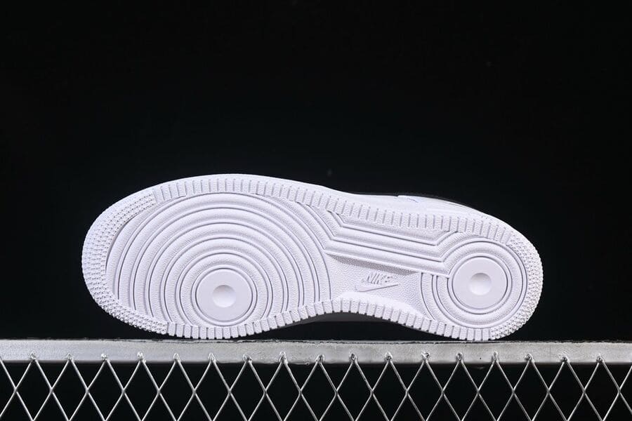 Air Force 1 Low White x Supreme