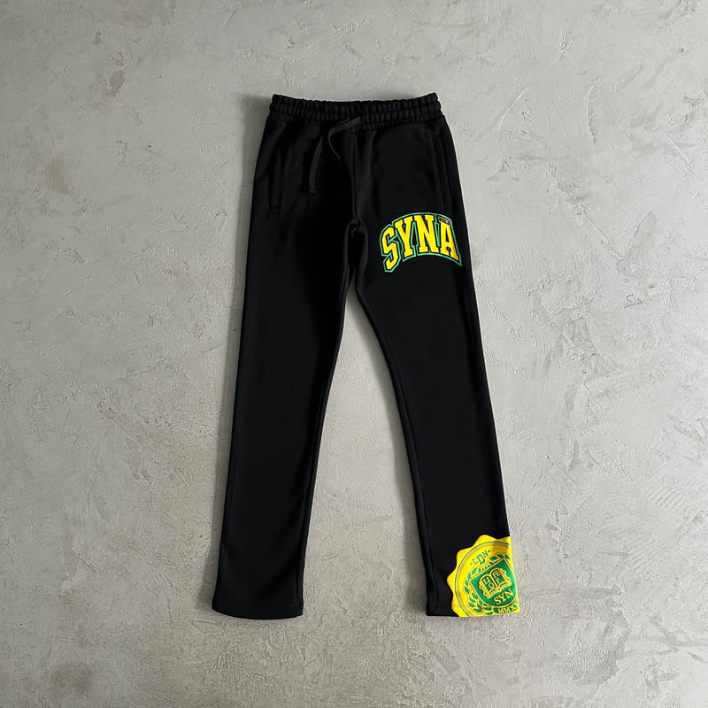 Syna World College Logo Black/Yellow My Store
