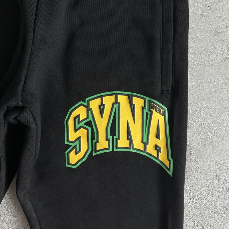 Syna World College Logo Black/Yellow My Store