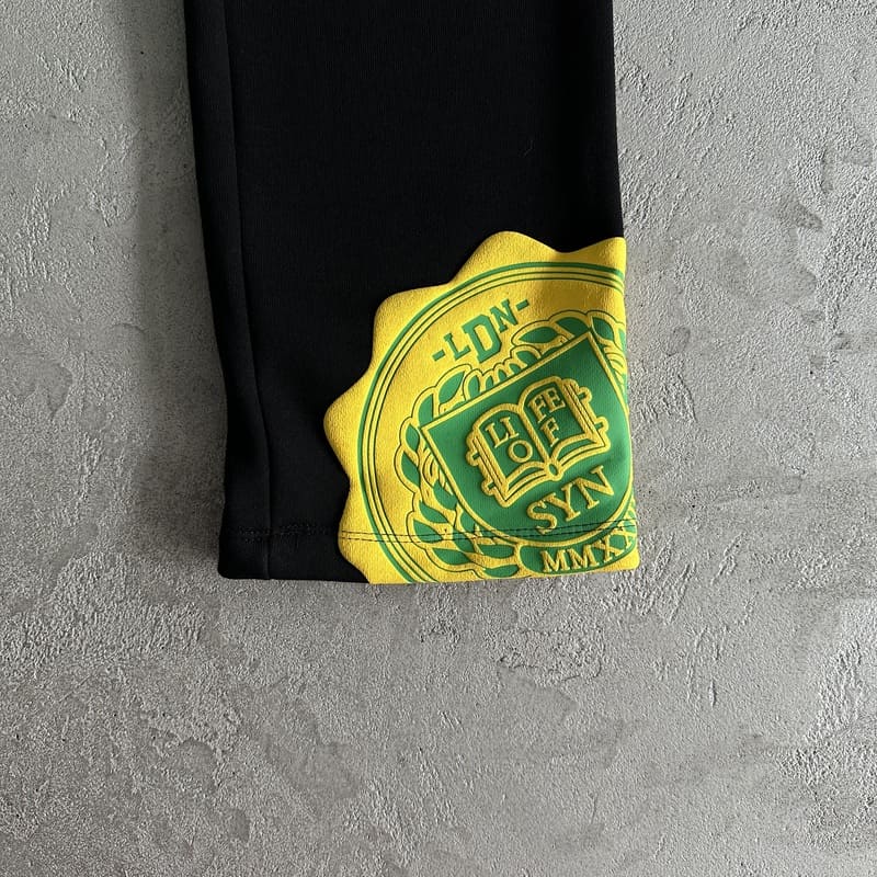 Syna World College Logo Black/Yellow My Store